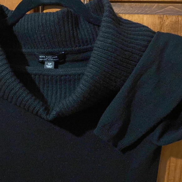 Ann Taylor cashmere sweater Small petite - Picture 3 of 5